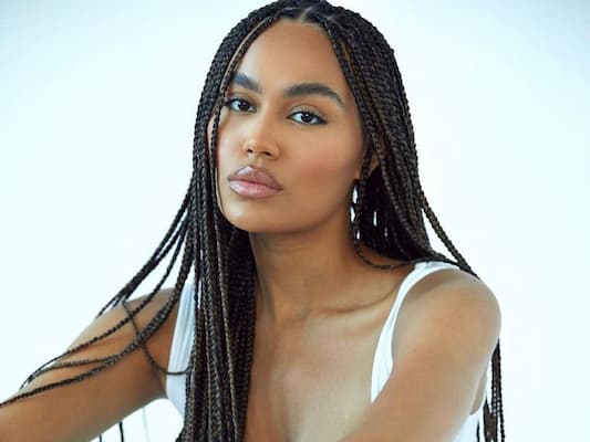 Photo of Ella Thomas 